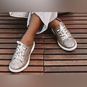 Clarks Collection Leather/ Textile Casual Sneakers - Bronze sz 10
Caroline Ella